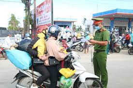 Phối hợp, hỗ trợ việc di chuyển lưu thông qua các Chốt kiểm soát phòng, chống dịch COVID-19