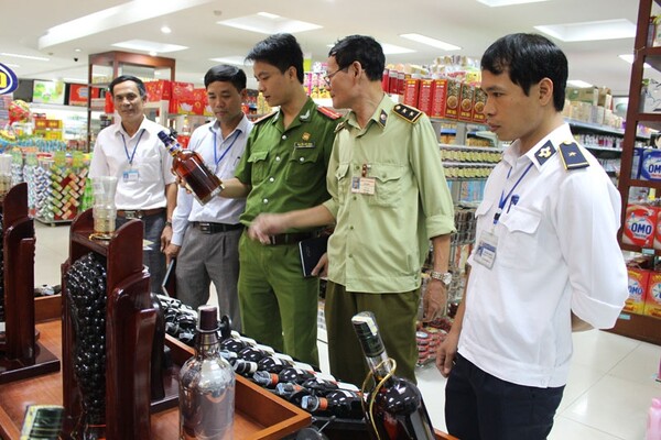 Quyết định ban hành Quy chế về trách nhiệm và quan hệ phối hợp trong công tác đấu tranh phòng, chống buôn lậu, gian lận thương mại và hàng giả trên địa bàn tỉnh Đắk Lắk