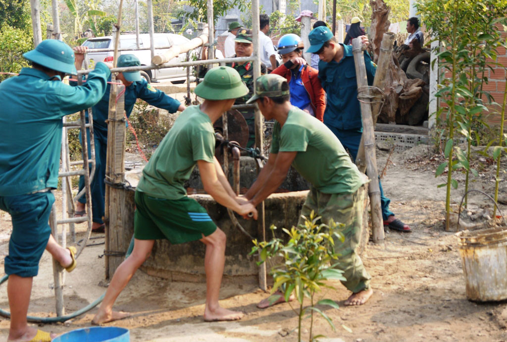 Hỗ trợ kinh phí chống hạn hán cho Bộ Chỉ huy Quân sự tỉnh