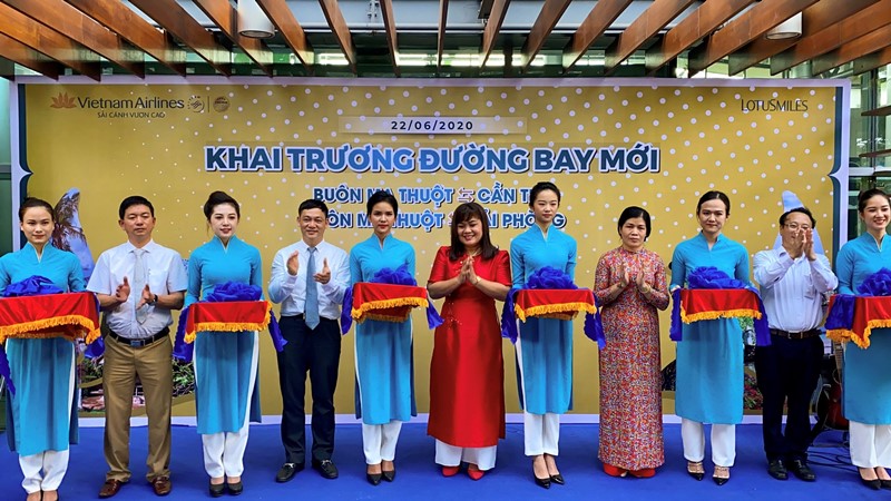 The People’s Committee of Dak Lak Province and Vietnam Airlines mutually sign a Comprehensive Cooperation Program for the 2021-2025 period