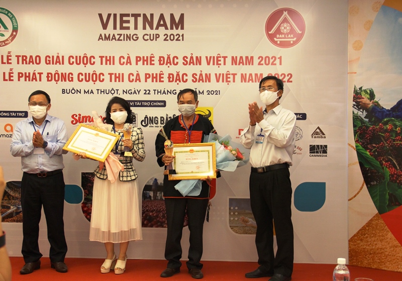 Trao giải Cuộc thi cà phê đặc sản Việt Nam năm 2021