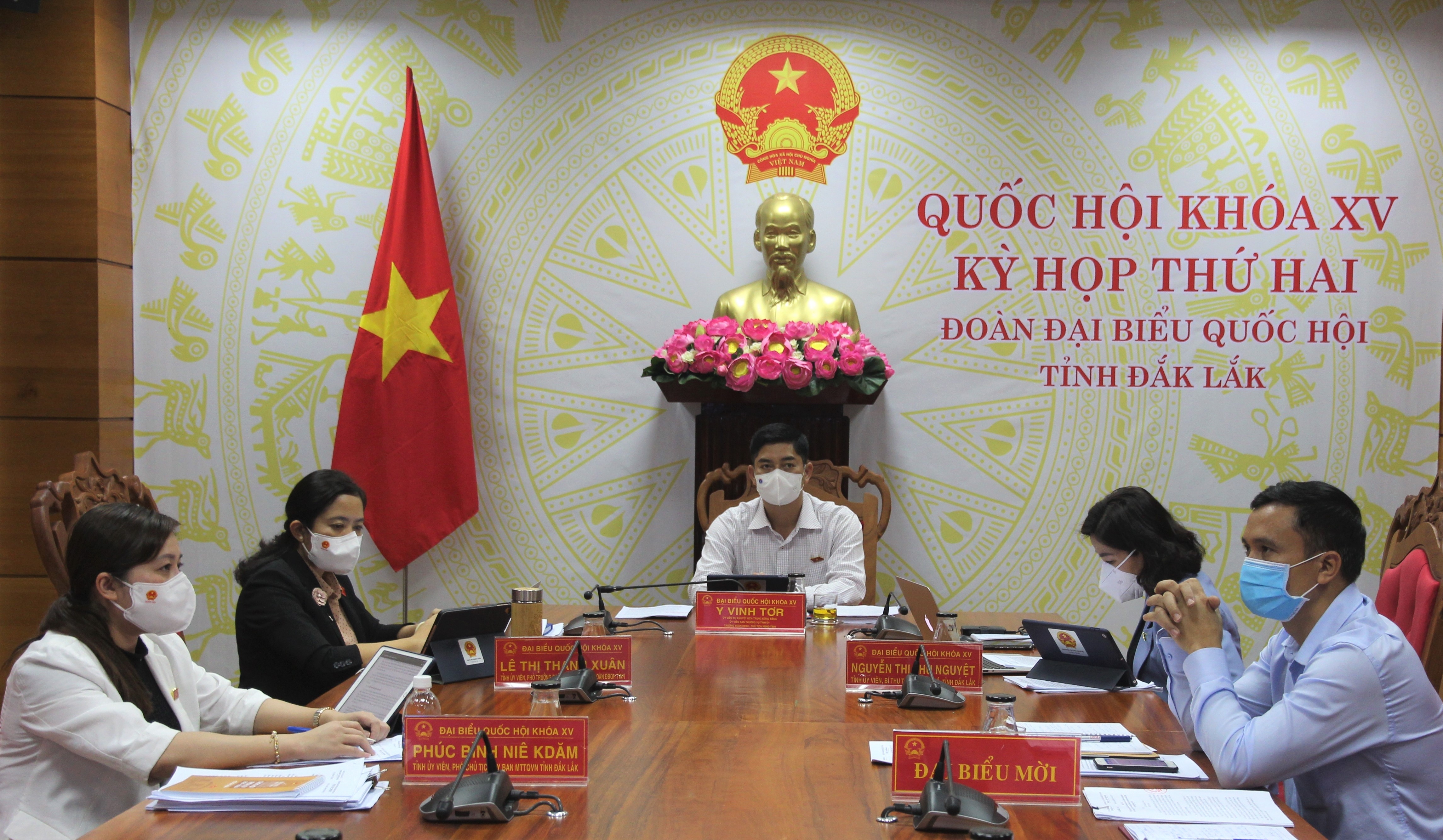 Quốc hội thảo luận về chính sách, chế độ bảo hiểm xã hội, bảo hiểm y tế