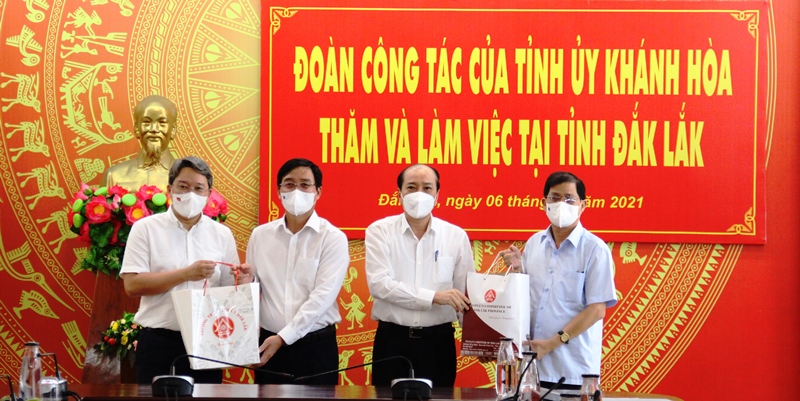 Khanh Hoa Province’s Party Committee delegation had a business trip to Dak Lak Province