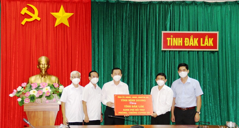 Bình Dương hỗ trợ 3 tỷ đồng cho Đắk Lắk chống dịch Covid-19