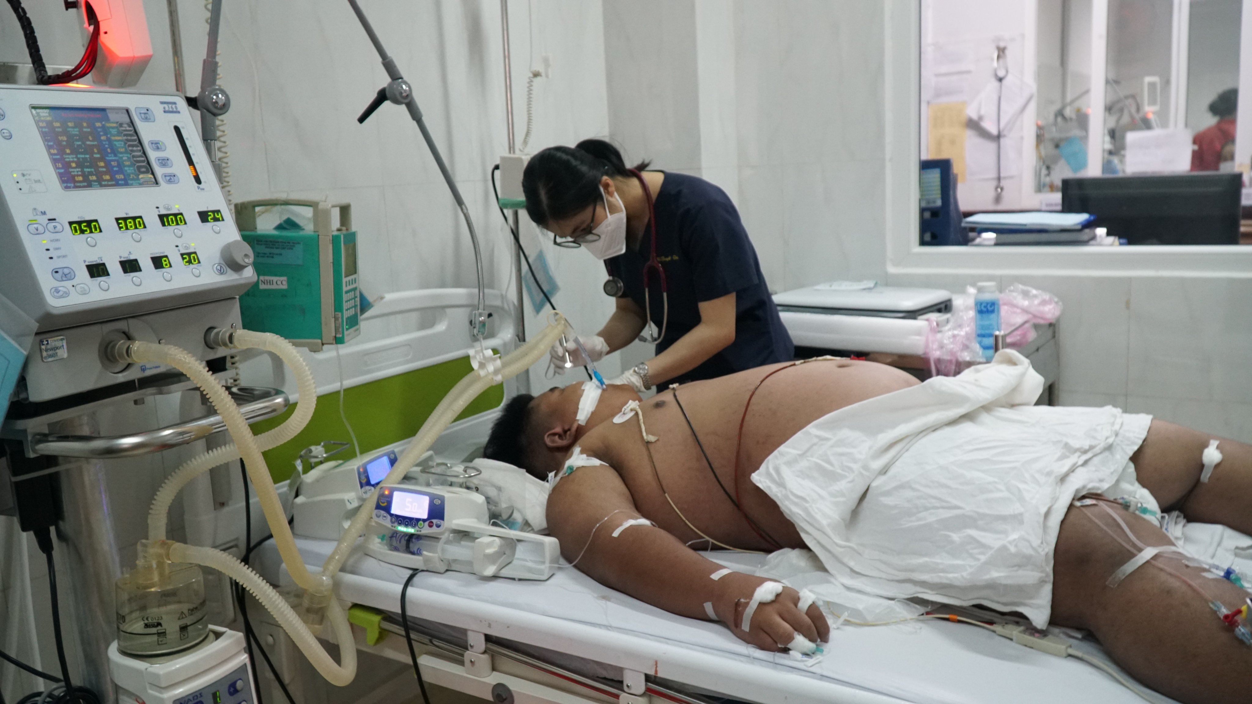 Bệnh viện Đa khoa vùng Tây Nguyên cấp cứu bệnh nhi béo phì mắc sốt xuất huyết nặng qua cơn nguy kịch