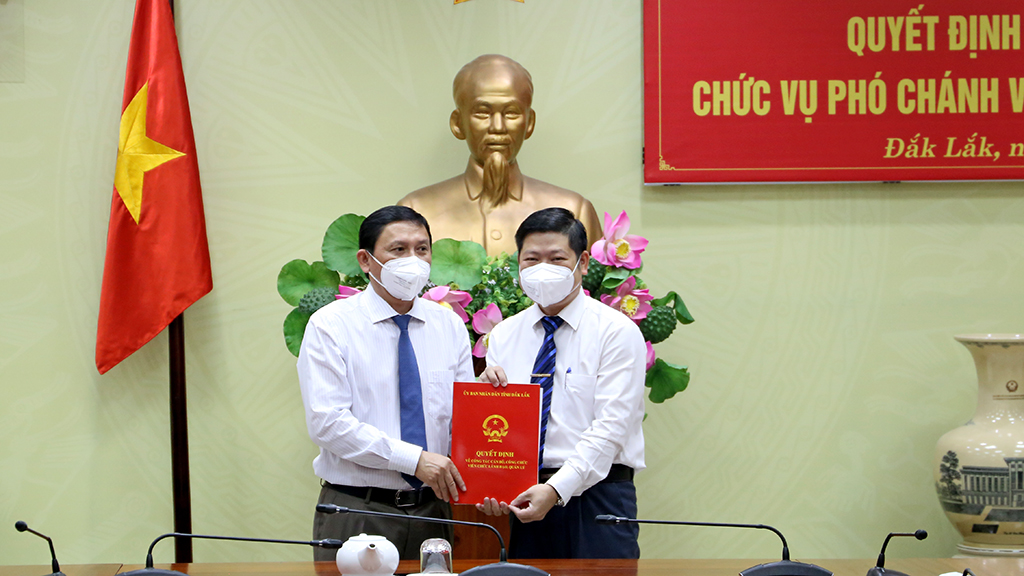 UBND tỉnh công bố Quyết định bổ nhiệm Phó Chánh văn phòng UBND tỉnh