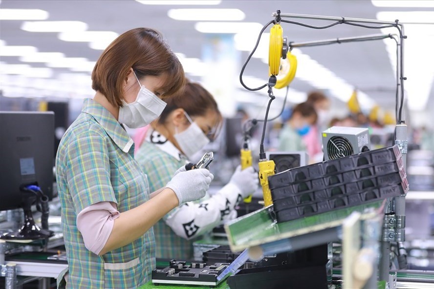 Quyết định phê duyệt danh sách và kinh phí hỗ trợ người lao động tạm hoãn thực hiện hợp đồng lao động, nghỉ việc không hưởng lương gặp khó khăn do đại dịch COVID-19 (đợt 32) trên địa bàn huyện Cư Kuin