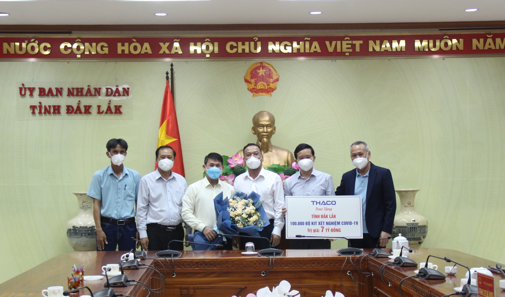 The People's Committee of Dak Lak Province receives medical supplies for COVID-19prevention and control