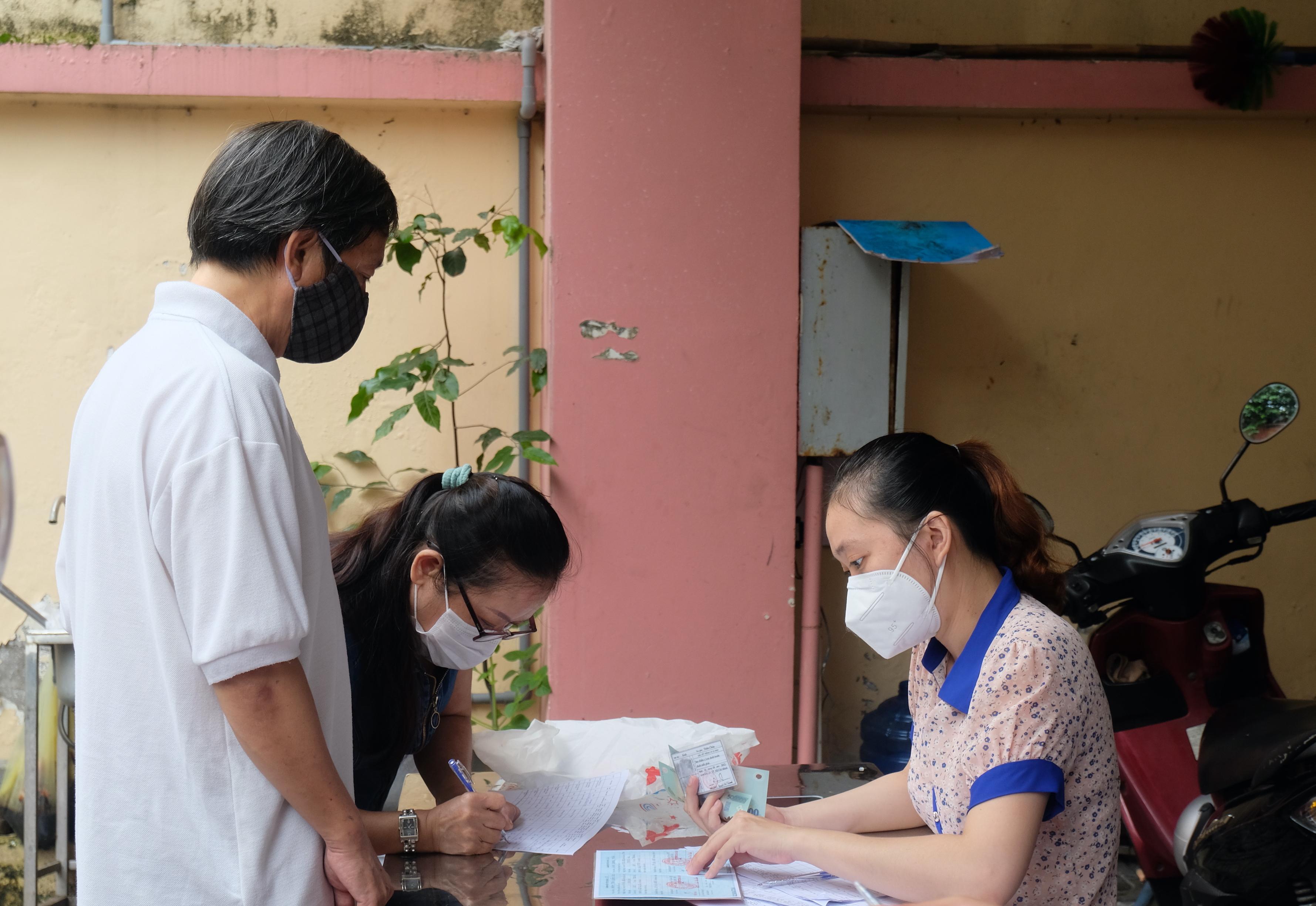 Quyết định về việc phê duyệt danh sách và kinh phí hỗ trợ người lao động tạm hoãn thực hiện hợp đồng lao động, nghỉ việc không hưởng lương gặp khó khăn do đại dịch COVID-19 (đợt 45) trên địa bàn thành phố Buôn Ma Thuột