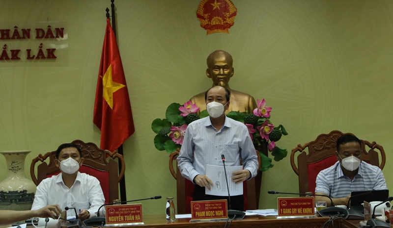 The meeting of members of the People's Committee of Dak Lak Province to approve the contents submitted to the 3rd Session of the People's Council of Dak Lak Province