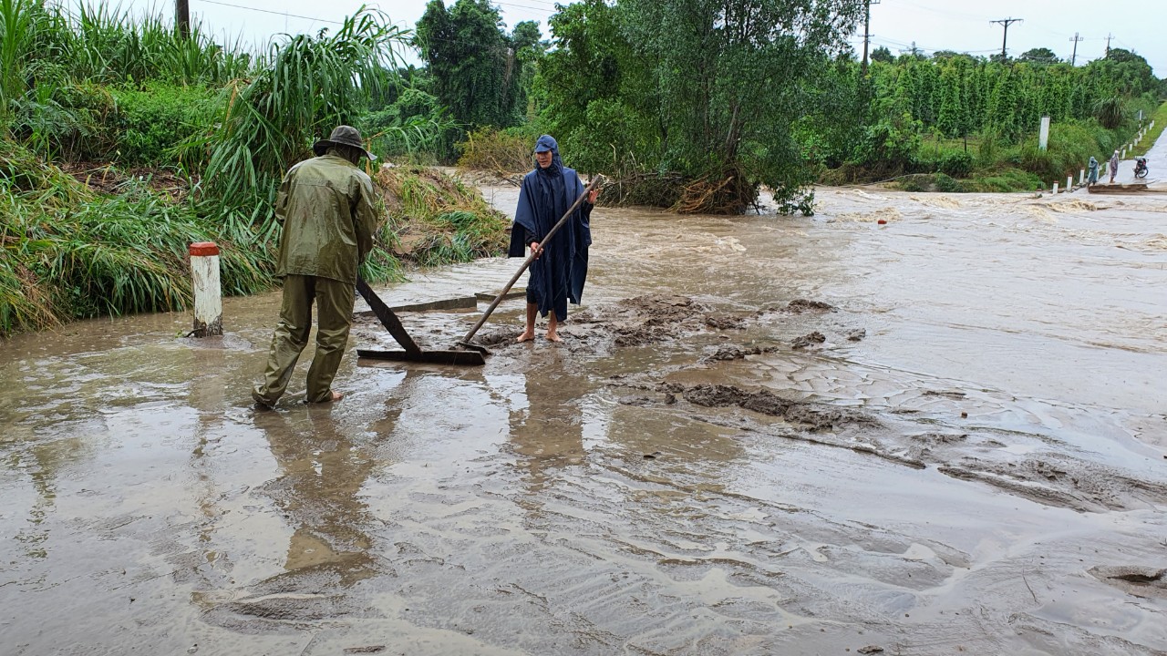 Huyện M’Đrắk: Nhiều thiệt hại do mưa lũ gây ra