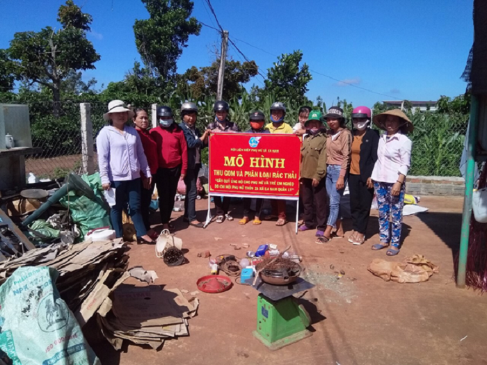 Phụ nữ huyện Ea H’Leo tham gia tích cực xây dựng nông thôn mới