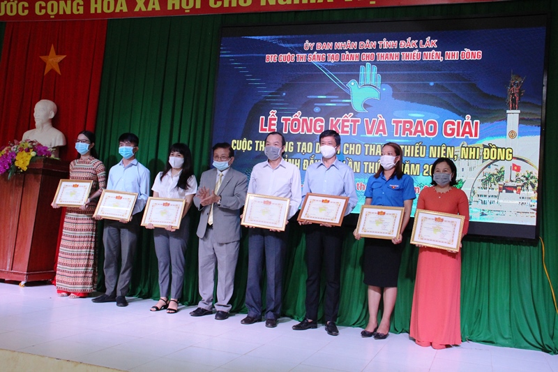 Trao giải Cuộc thi Sáng tạo dành cho thanh niên, nhi đồng tỉnh Đắk Lắk năm 2021