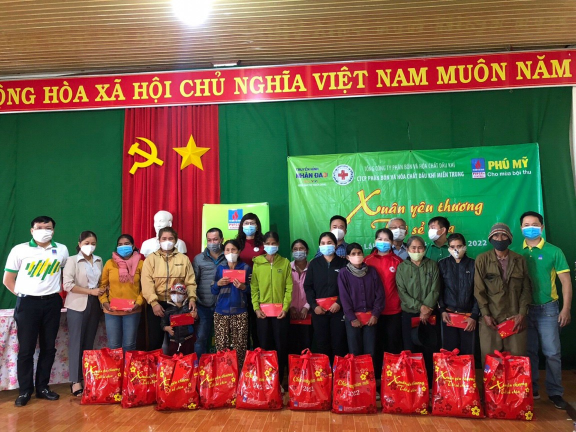 PVFCCo Central hỗ trợ 600 suất quà cho chương trình Tết vì người nghèo- Xuân Nhâm Dần 2022 tỉnh Đắk Lắk