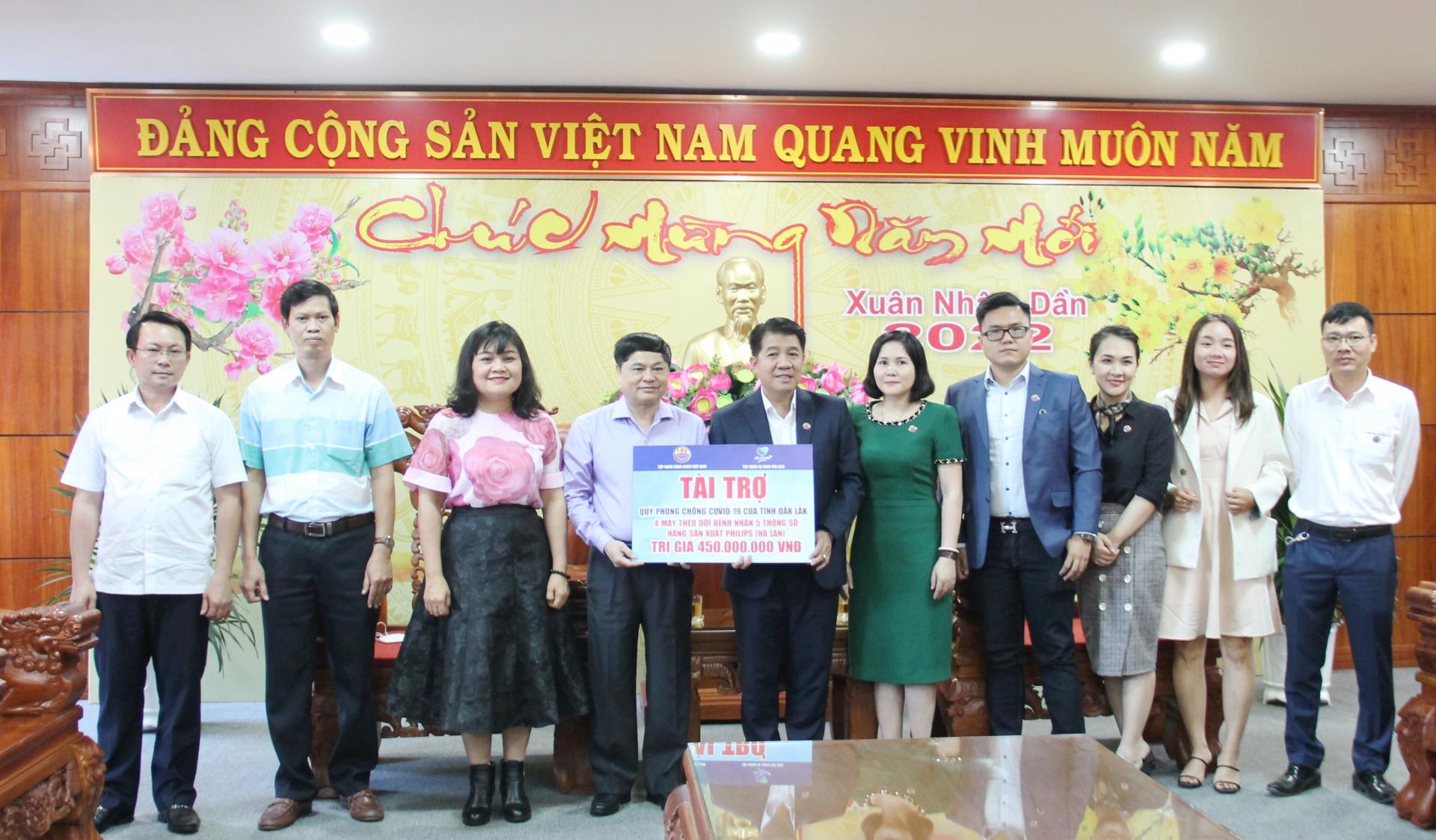 Tập đoàn Hùng Nhơn Việt Nam và Tập đoàn De Heus hỗ trợ 4 máy theo dõi bệnh nhân COVID cho tỉnh Đắk Lắk