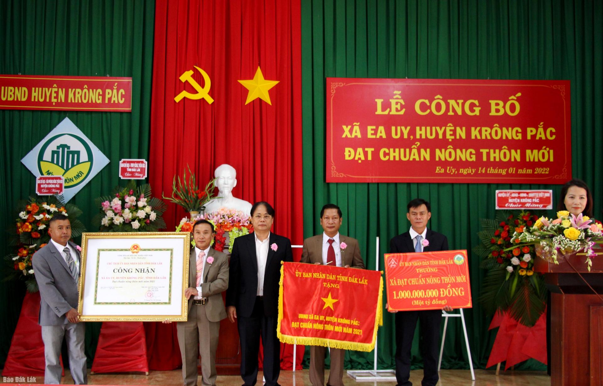 Công bố xã Ea Uy, huyện Krông Pắc đạt chuẩn nông thôn mới