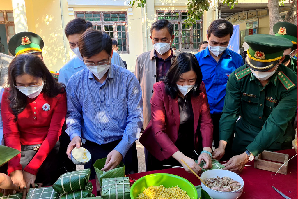 Trưởng Ban Dân vận Trung ương dự chương trình “Xuân biên giới” tại Đắk Lắk