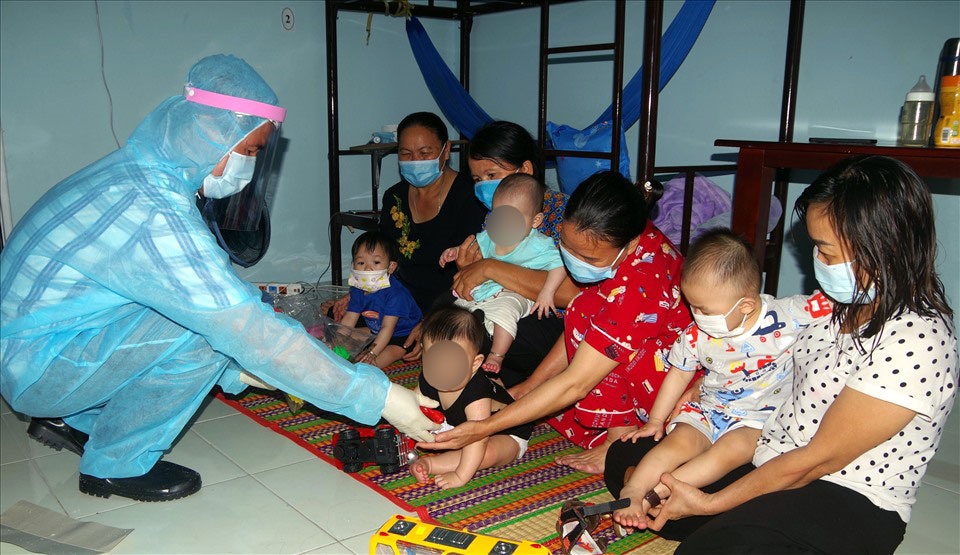 Quyết định phê duyệt danh sách hỗ trợ đối với trẻ em và người thực hiện cách ly y tế để phòng, chống COVID-19 (F1) trên địa bàn tỉnh Đắk Lắk (đợt 18)