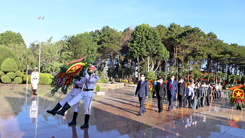 Lễ viếng Nghĩa trang Liệt sỹ tỉnh nhân dịp Tết Nguyên đán Nhâm Dần 2022