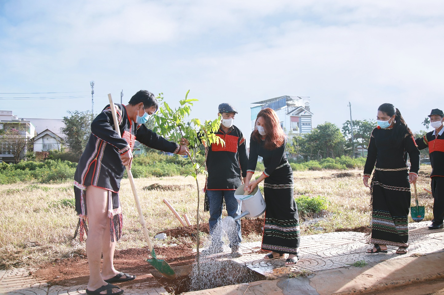 Trung Nguyen Legend Group holds the Tree Planting Ceremony, combining with awarding the winners of the 2022 Rượu Cần Brewing Contest