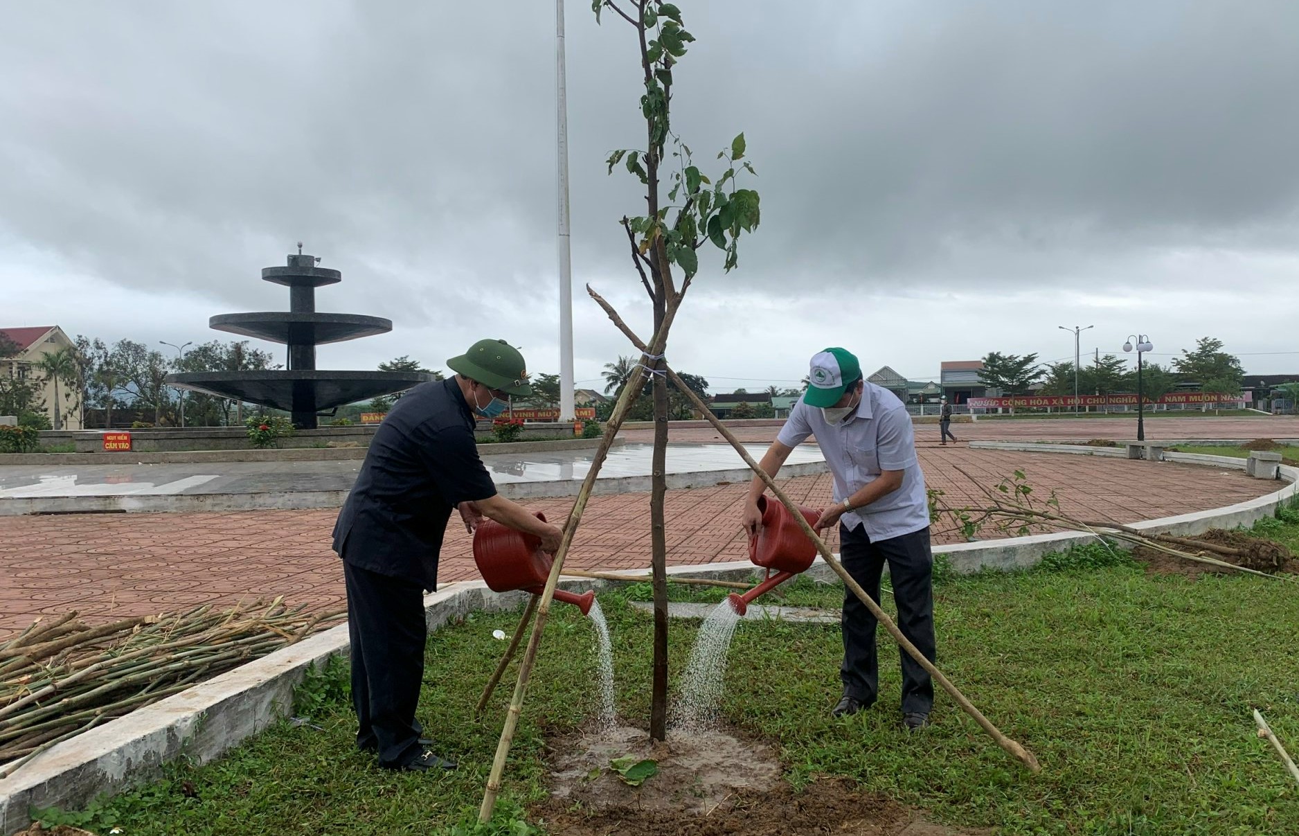 Huyện M’Đrắk phát động Tết trồng cây Xuân Nhâm Dần 2022