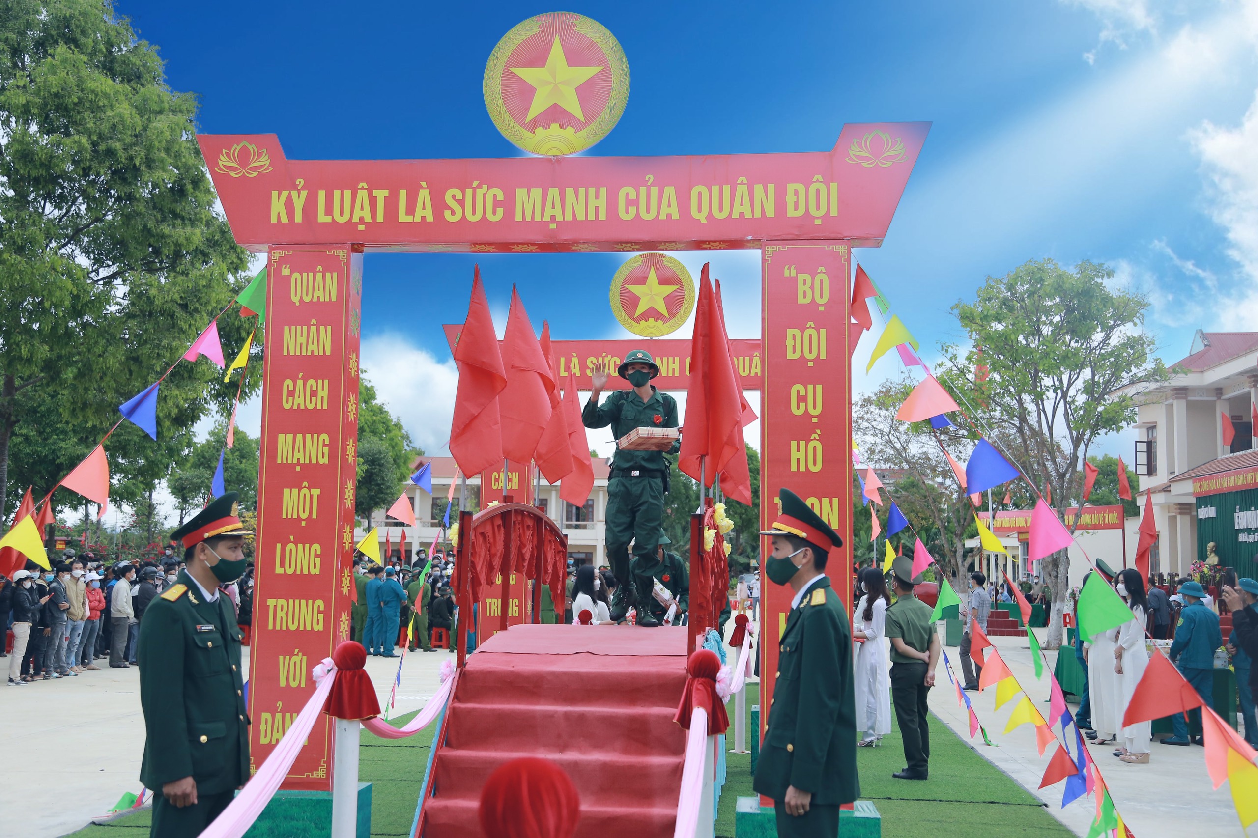 Huyện Cư Kuin long trọng tổ chức Lễ giao nhận quân năm 2022