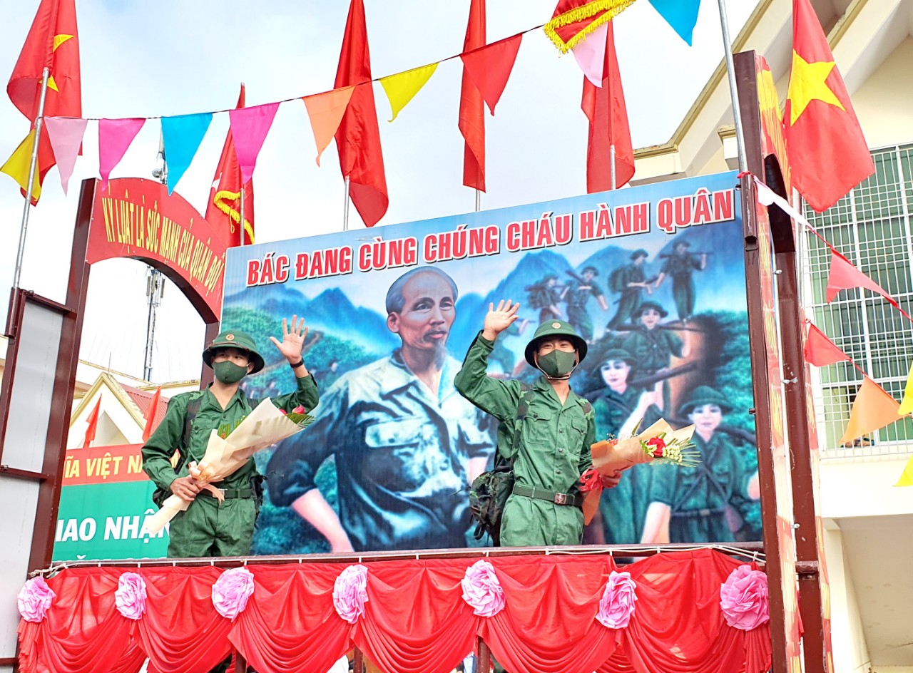 Huyện M’Đrắk tổ chức Lễ giao nhận quân năm 2022