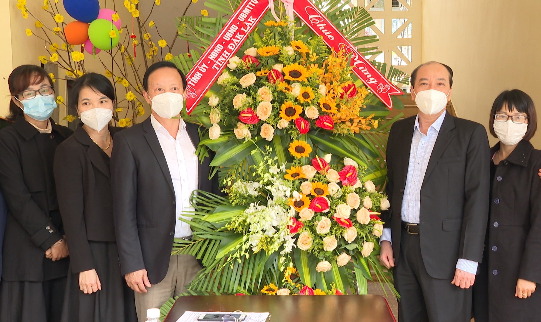 Chủ tịch UBND tỉnh chúc mừng ngày Thầy thuốc Việt Nam