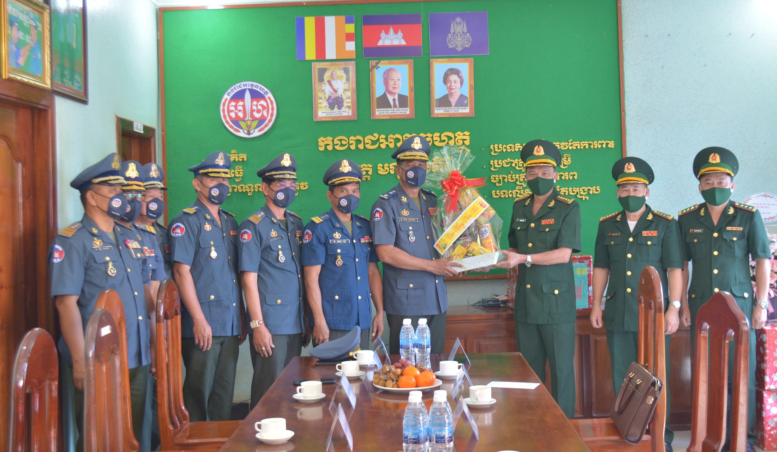 Bộ đội Biên phòng tỉnh Đắk Lắk chúc Tết lực lượng vũ trang Campuchia