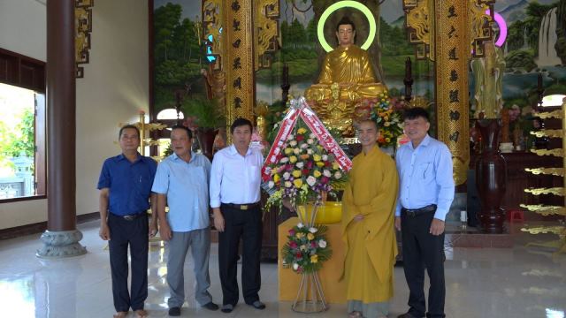 Huyện Krông Ana: thăm, chúc mừng nhân dịp Đại lễ Phật đản 2022