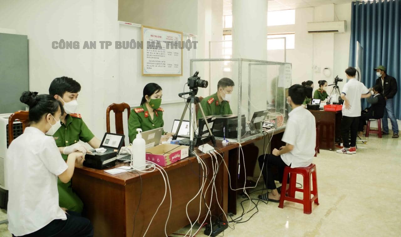 Công an thành phố Buôn Ma Thuột mở đợt cao điểm cấp thẻ căn cước công dân