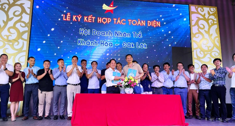 Hội Doanh nhân Trẻ tỉnh Đắk Lắk và Hội Doanh nhân trẻ tỉnh Khánh Hòa ký kết ghi nhớ hợp tác toàn diện