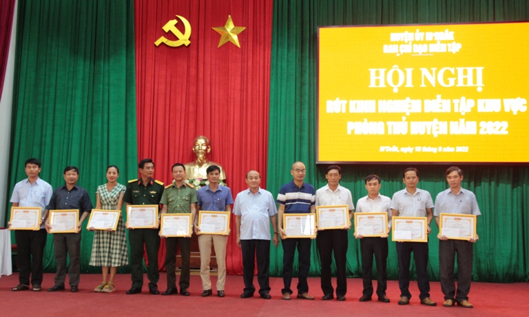 Rút kinh nghiệm diễn tập khu vực phòng thủ huyện M’Drắk năm 2022