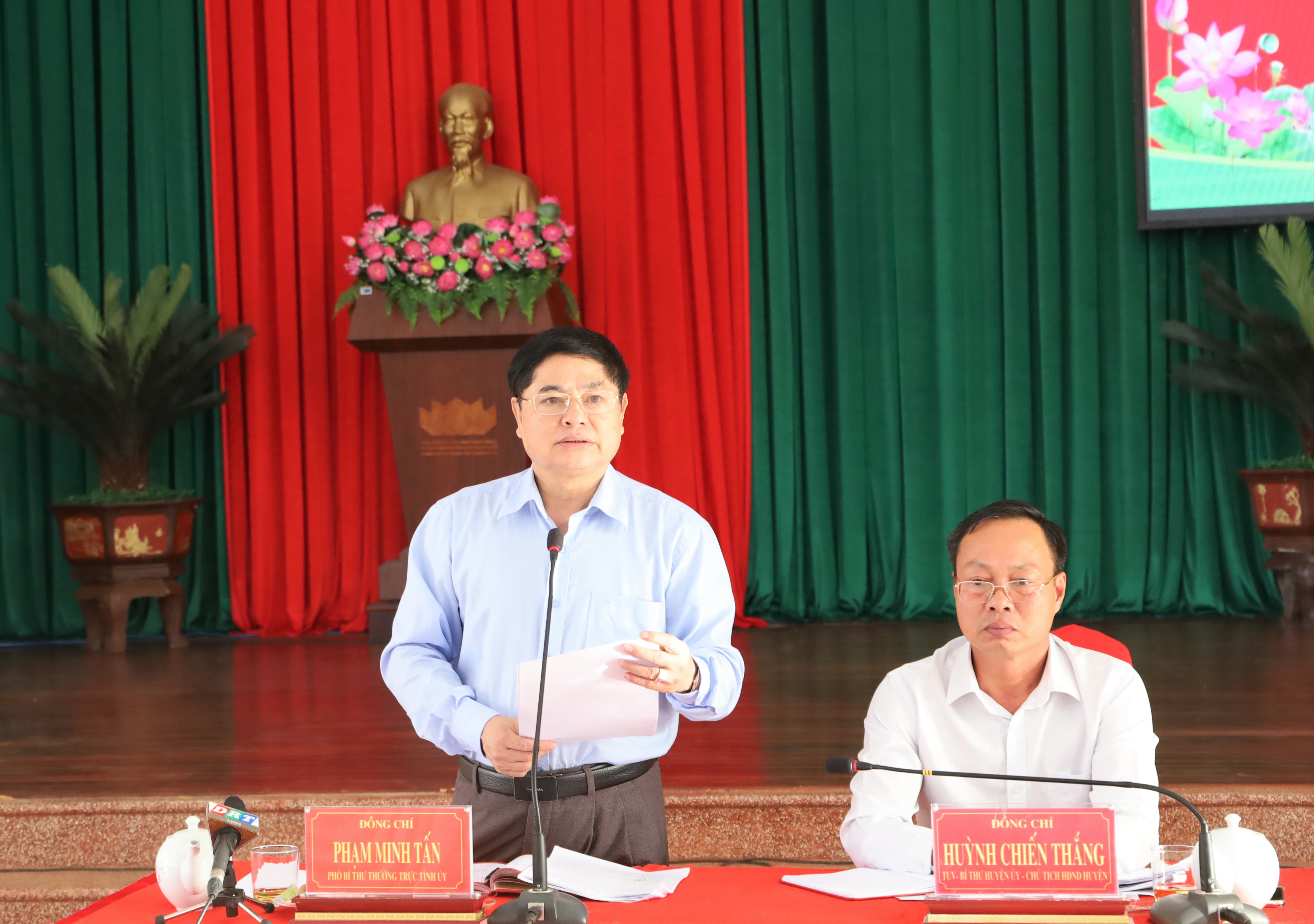 Đoàn công tác của Ban Thường vụ Tỉnh ủy làm việc với Huyện ủy Krông Búk