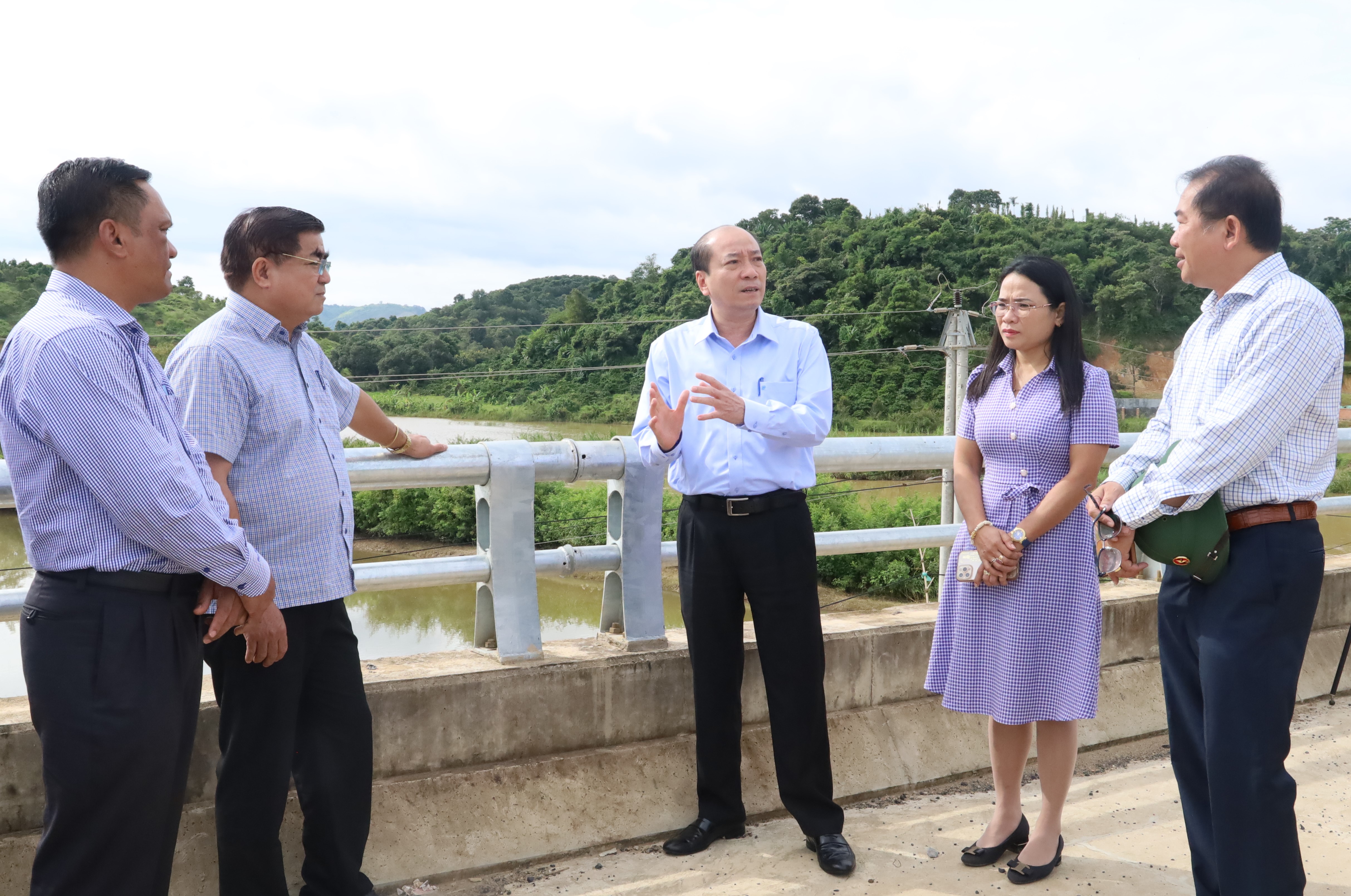 Phó Bí thư Tỉnh ủy, Chủ tịch UBND tỉnh Phạm Ngọc Nghị kiểm tra các công trình, dự án trên địa bàn huyện Lắk