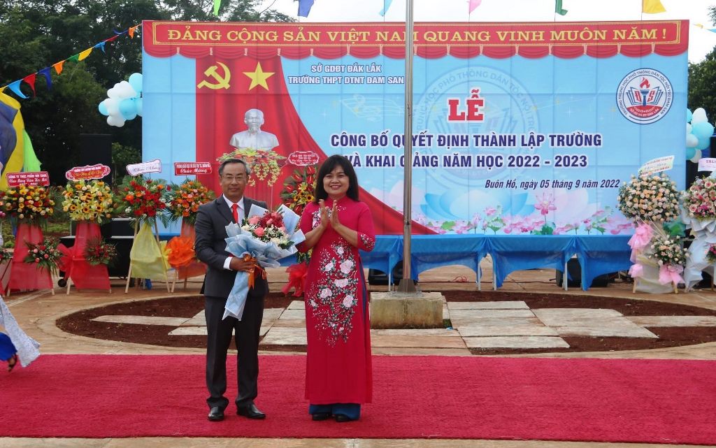 Lễ công bố thành lập Trường THPT Dân tộc nội trú Đam San và khai giảng năm học mới