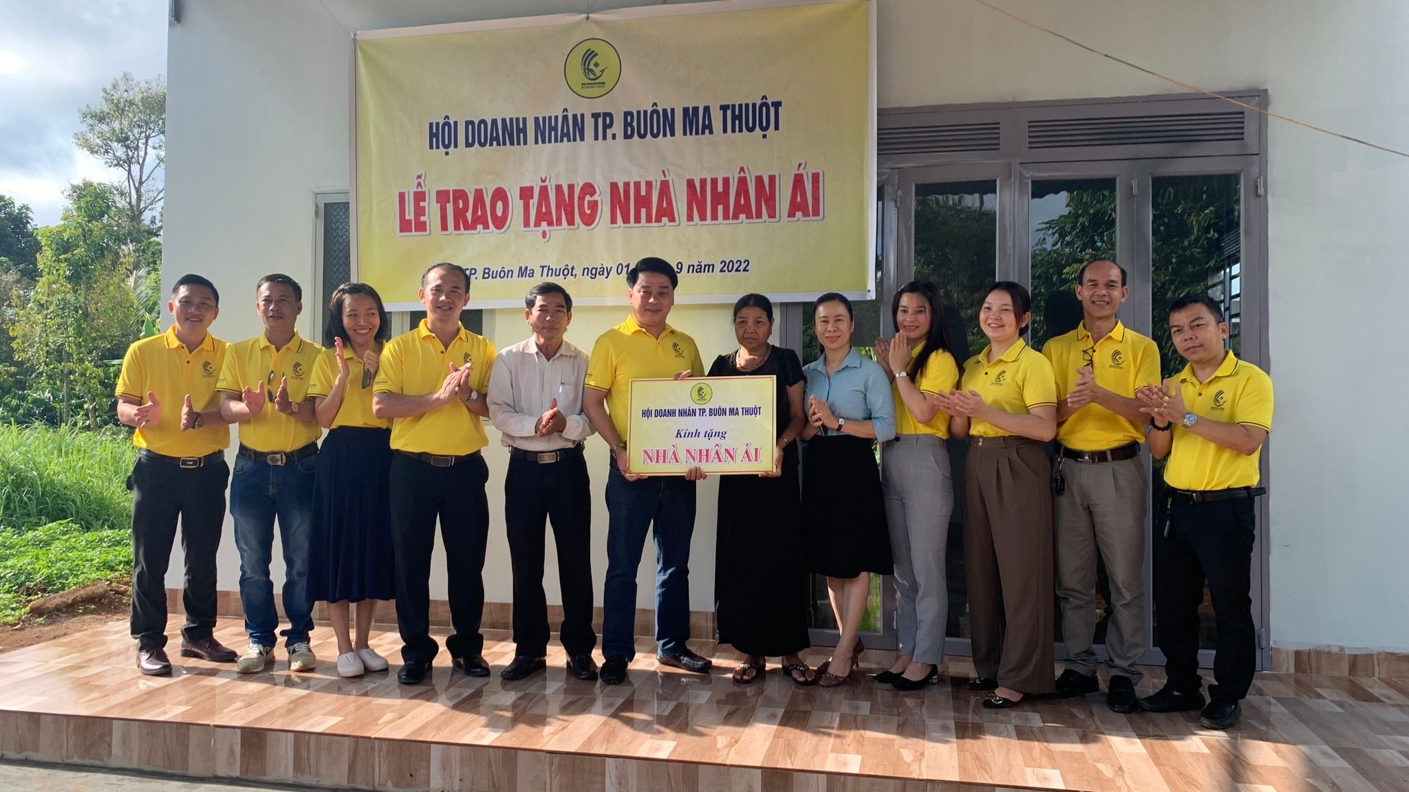Hội Doanh nhân thành phố Buôn Ma Thuột: Bàn giao Nhà nhân ái cho hộ nghèo tại xã Ea Tu