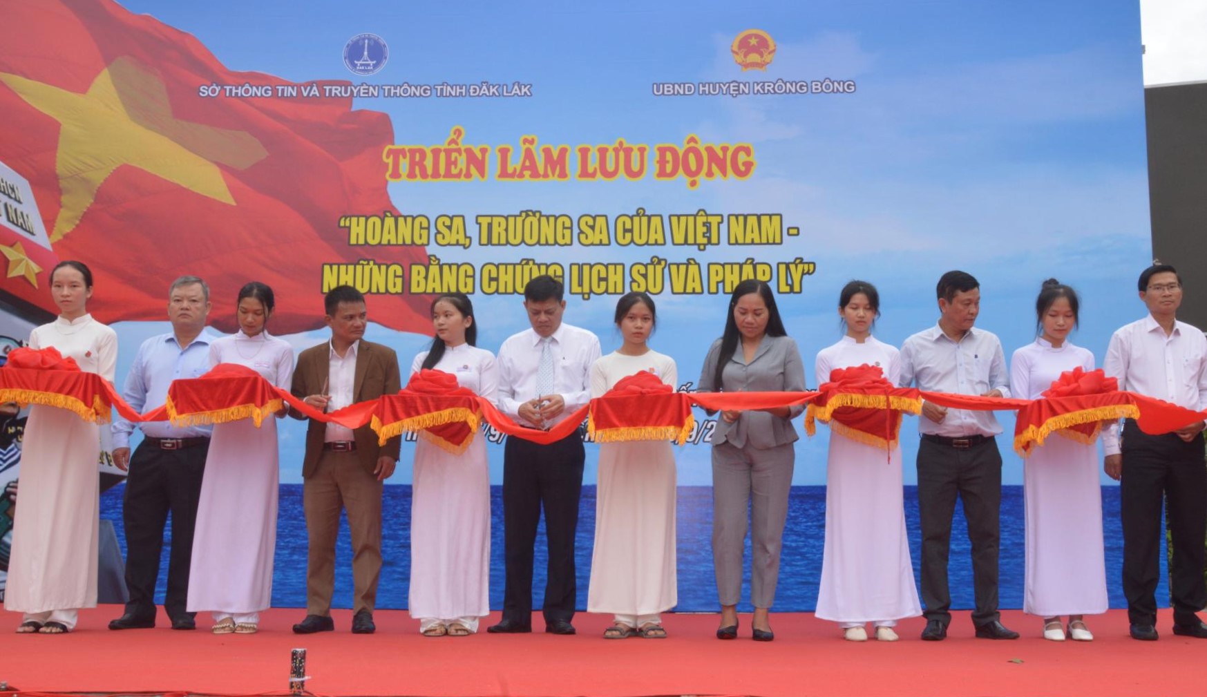 Triển lãm lưu động “Hoàng Sa, Trường Sa của Việt Nam - Những bằng chứng lịch sử và pháp lý” tại huyện Krông Bông