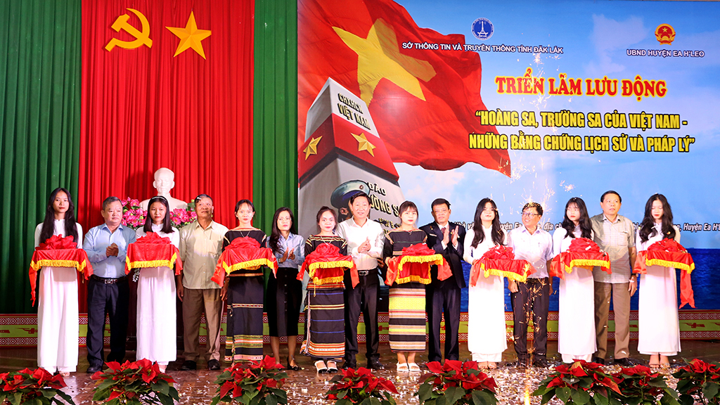 Khai mạc Triển lãm lưu động “Hoàng Sa, Trường Sa của Việt Nam - Những bằng chứng lịch sử và pháp lý” tại huyện Ea H’leo