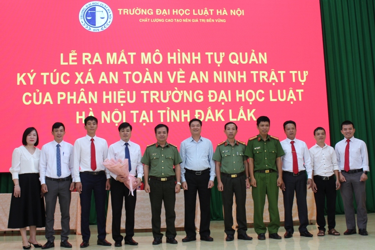 Ký túc xá trăm tỉ chỉ một sinh viên ở  Tuổi Trẻ Online