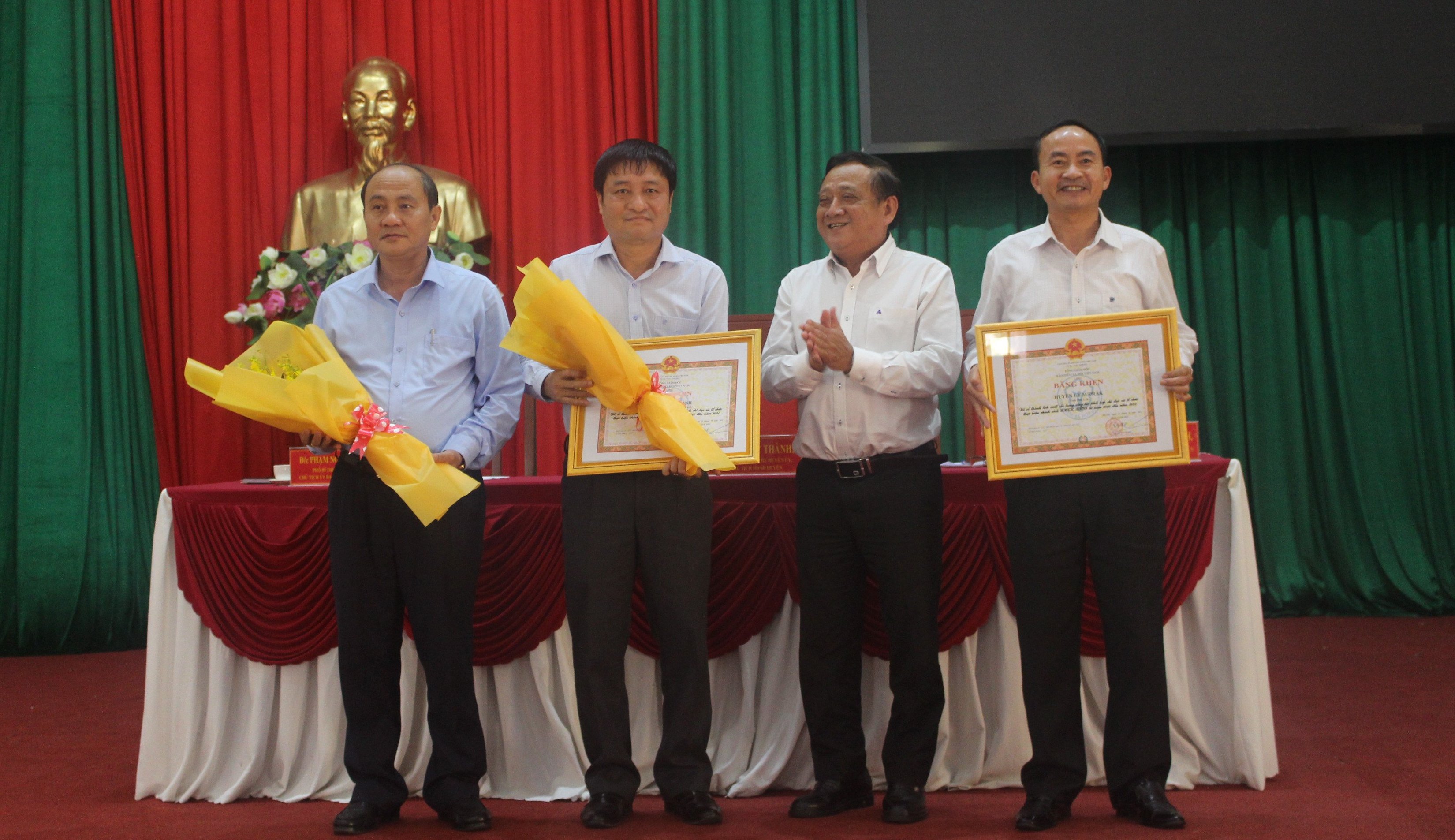 Hội nghị Ban Chấp hành Đảng bộ huyện M’Drắk (mở rộng) lần thứ 11