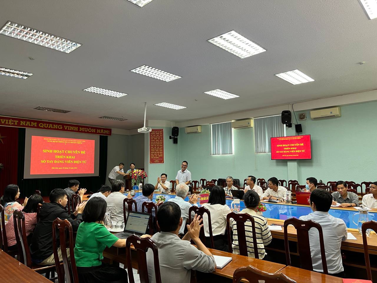VNPT Đắk Lắk cài đặt sổ tay đảng viên điện tử tại Sở Thông tin và Truyền thông