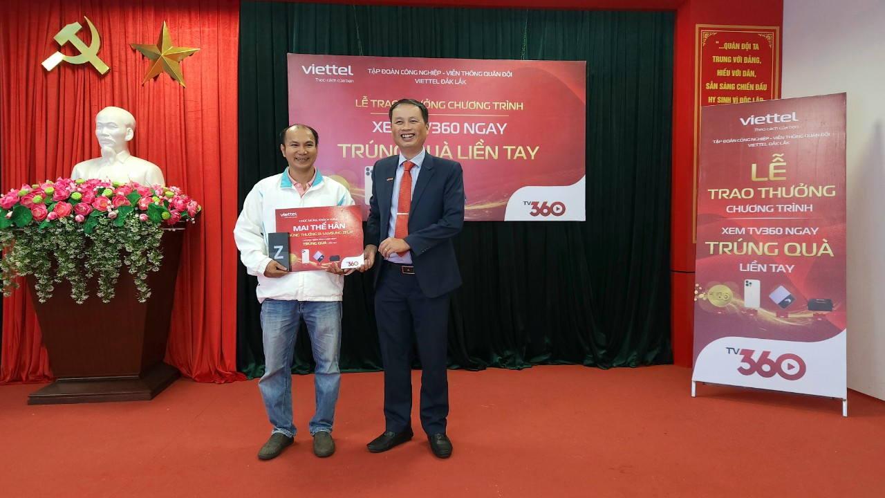 Viettel Đắk Lắk trao thưởng chương trình “Xem TV360 ngay, trúng quà liền tay”