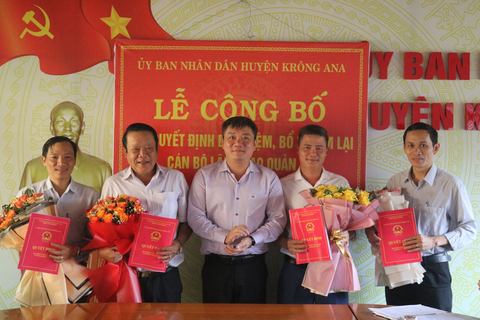 UBND huyện Krông Ana công bố quyết định về công tác cán bộ