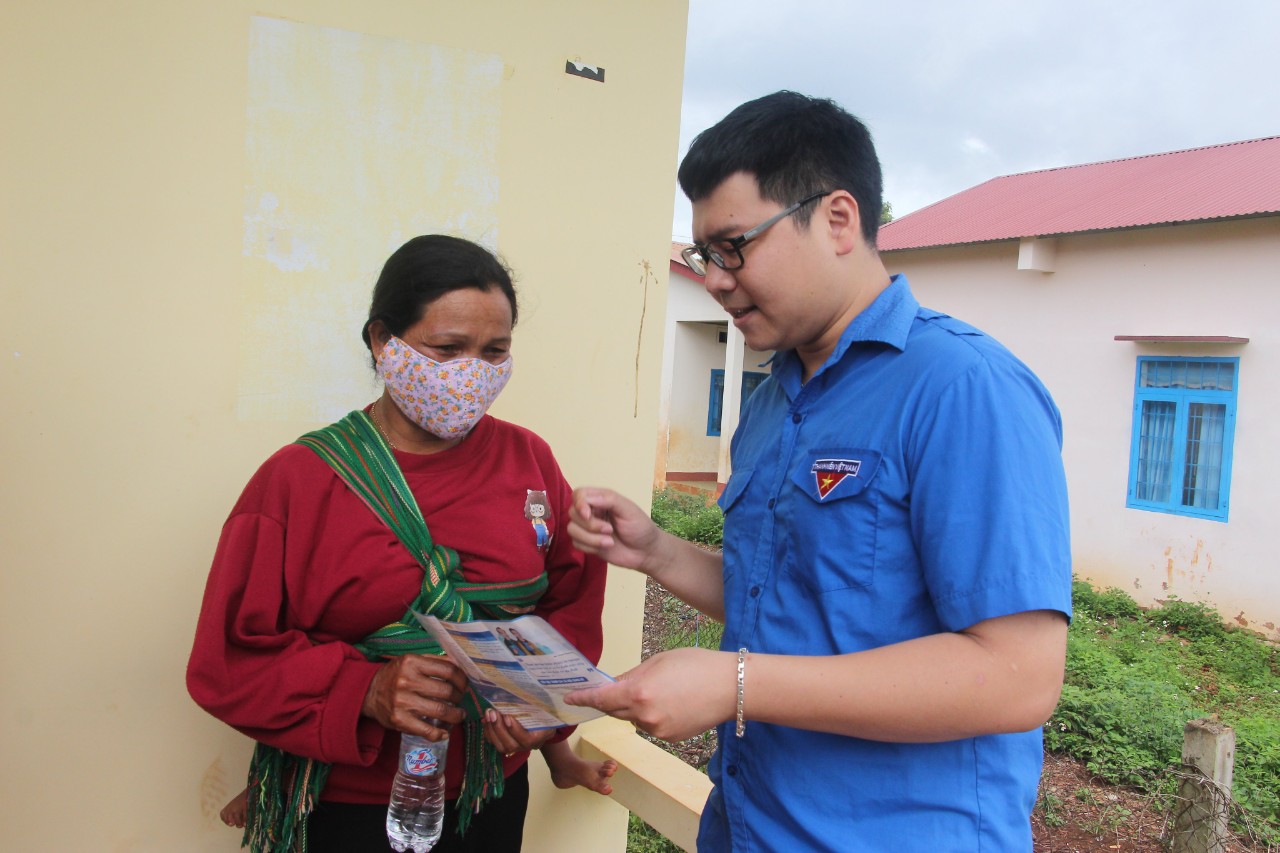 Huyện Lắk hỗ trợ hơn 300 cán bộ và người lao động hợp đồng đóng bảo hiểm xã hội tự nguyện