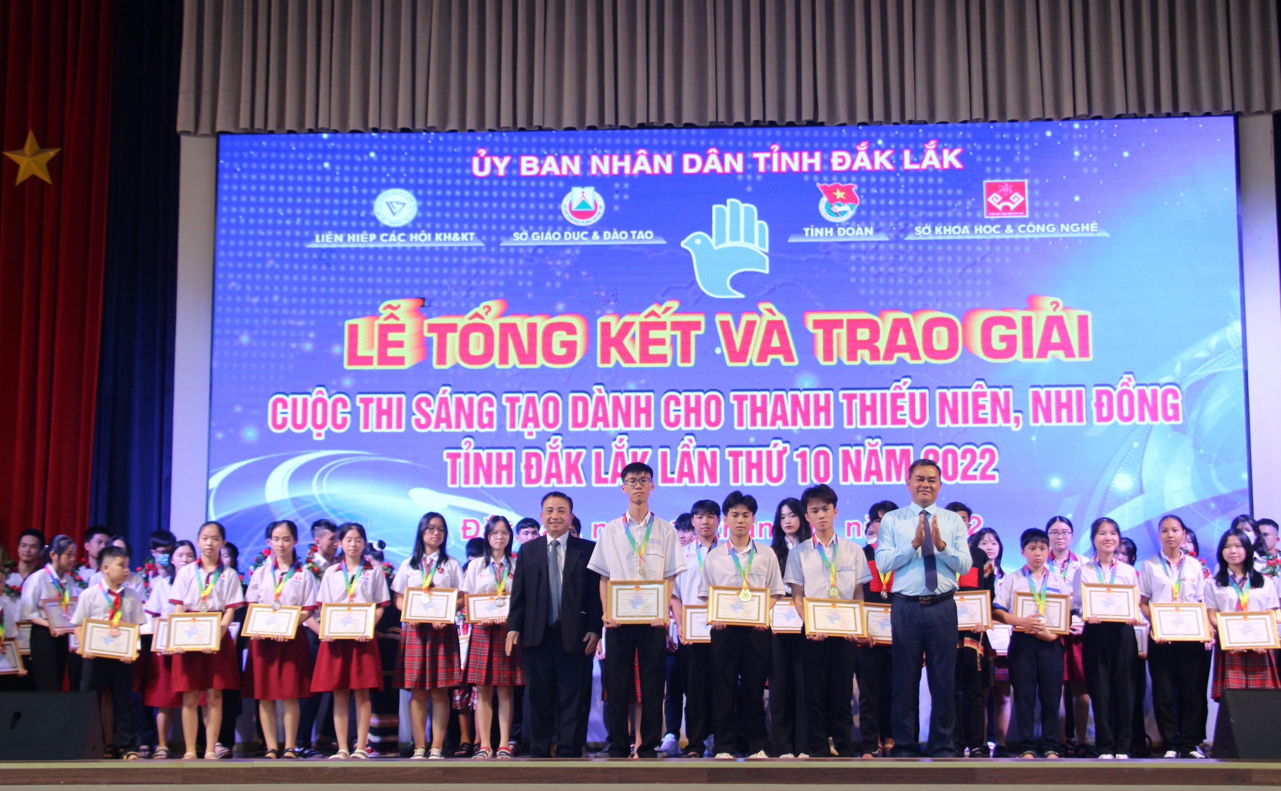 Trao giải Cuộc thi sáng tạo dành cho thanh thiếu niên nhi đồng tỉnh Đắk Lắk lần thứ 10 năm 2022