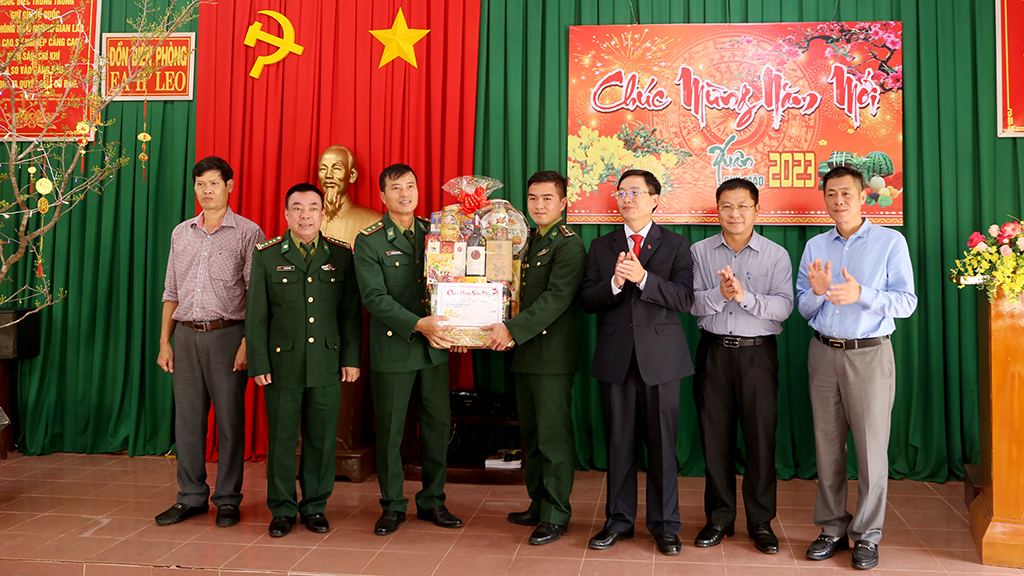 Bí thư Tỉnh ủy Nguyễn Đình Trung thăm và chúc tết các đơn vị Bộ đội Biên phòng
