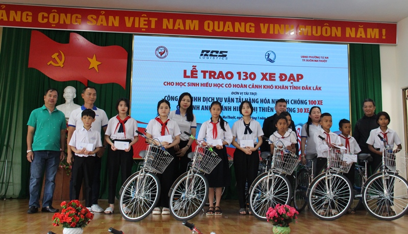 Trao tặng 130 xe đạp cho học sinh có hoàn cảnh khó khăn tỉnh Đắk Lắk năm 2023