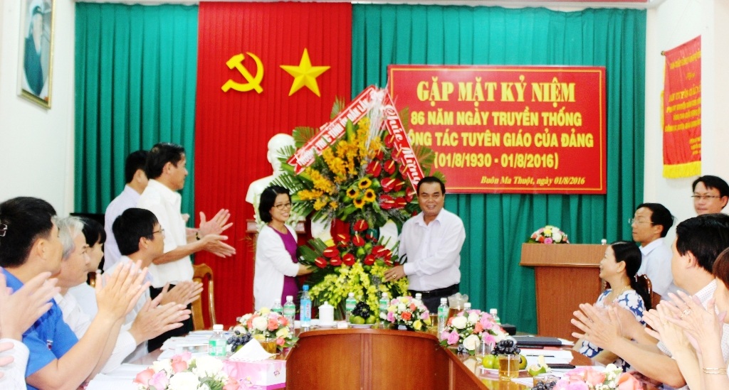Ban Tuyên giáo Tỉnh ủy gặp mặt kỷ niệm 86 năm Ngày truyền thống công tác Tuyên giáo của Đảng