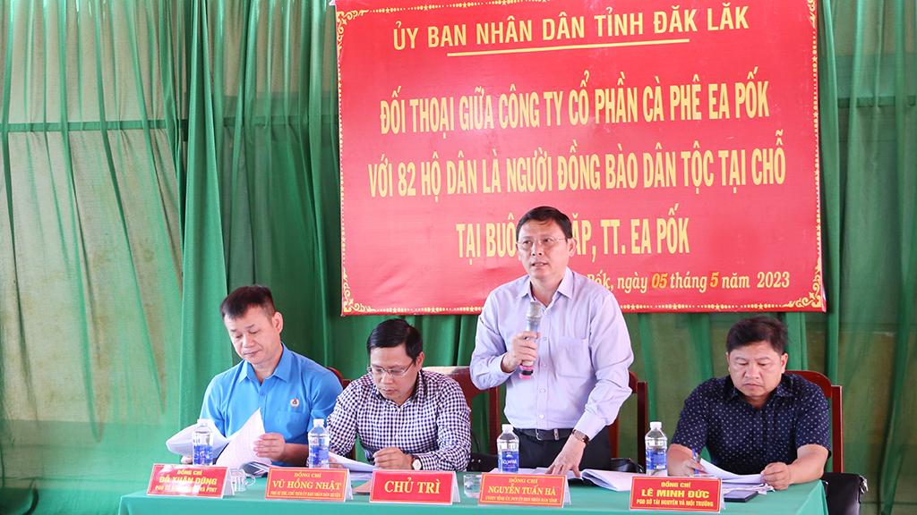 UBND tỉnh tổ chức đối thoại với các hộ dân nhận khoán sản xuất cà phê ở buôn Ea Mấp, thị trấn Ea Pốk